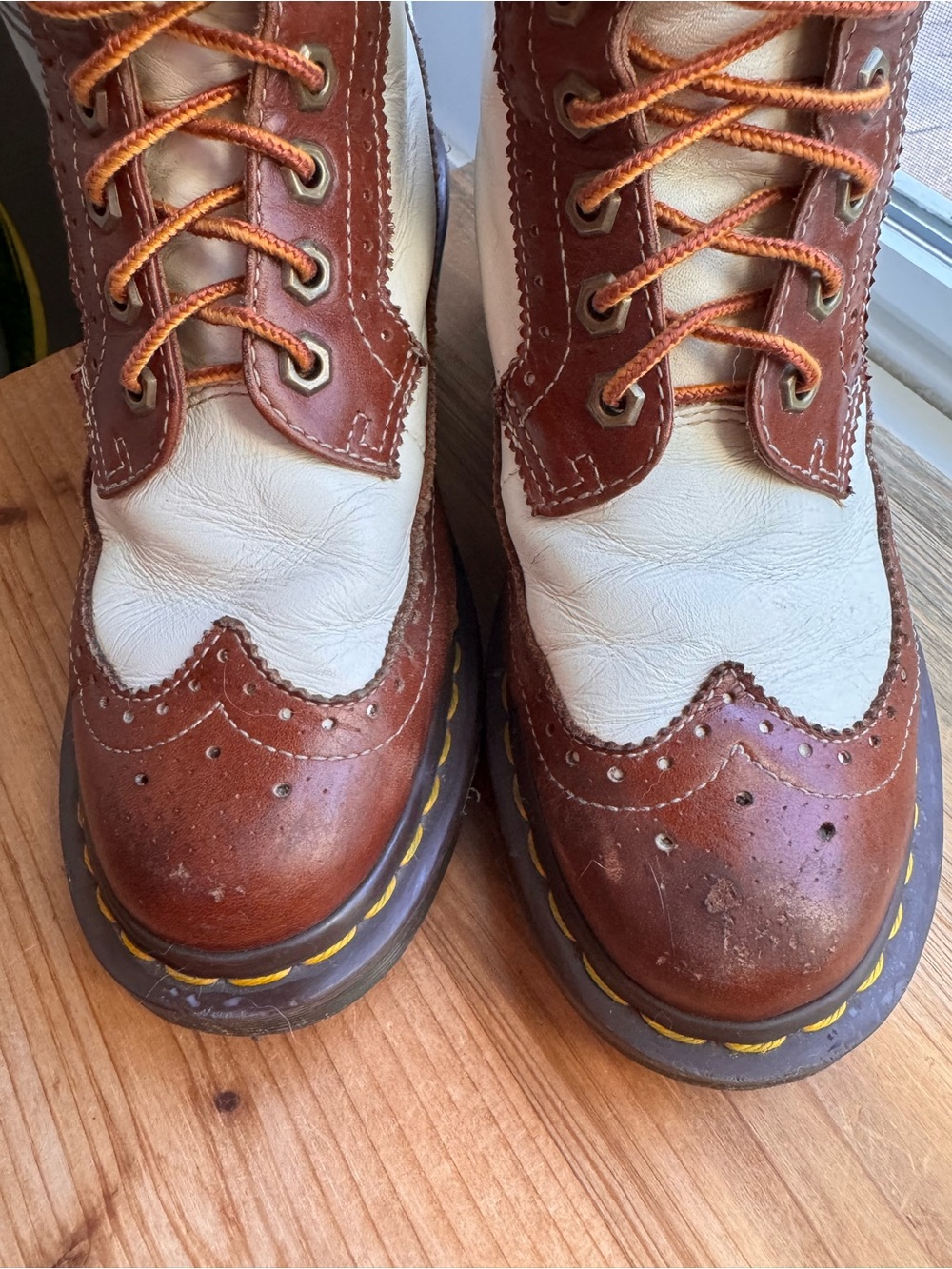 Dr. Martens Women’s 7 Brown White Brogue Wingtip Heeled Leather Boots - Picture 11 of 11